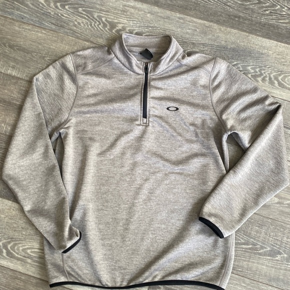 Oakley Other - Oakley Pull Over